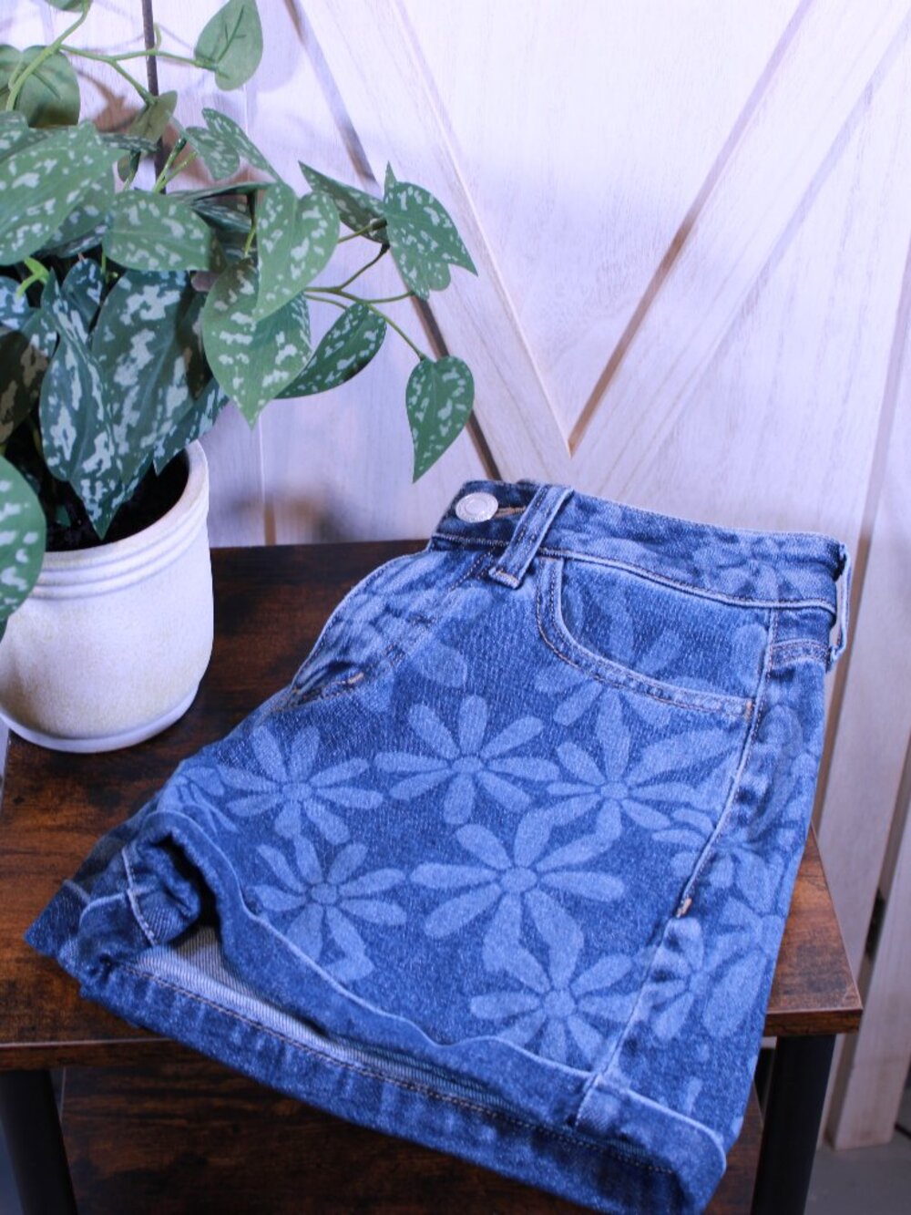 SO Juniors High Rise Mom Shorts 0/24W Dark Wash Floral Denim Jean Shorts